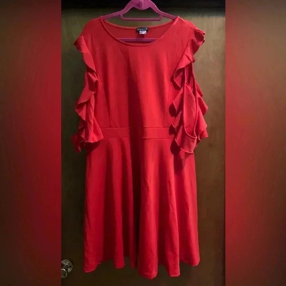 Venus cold shoulder with a ruffle, a-line. Size: XL - Picture 15 of 15